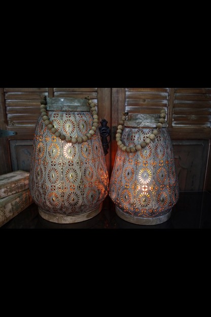  SMALL ROUND METAL LANTERN WITH BEADED HANDLE [479368]
